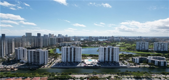 3675 N Country Club Dr #1907 Aventura Florida, 33180 | Beautiful 1-Bed/1.5-Bath Aventura Condo with Intracoastal Views