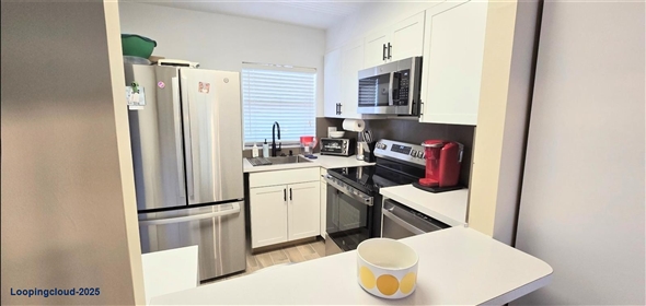 9480 Sunrise Lakes Blvd #306 Sunrise Florida, 33322 | Modern 3rd-Floor Unit with New Kitchen & Enclosed Patio