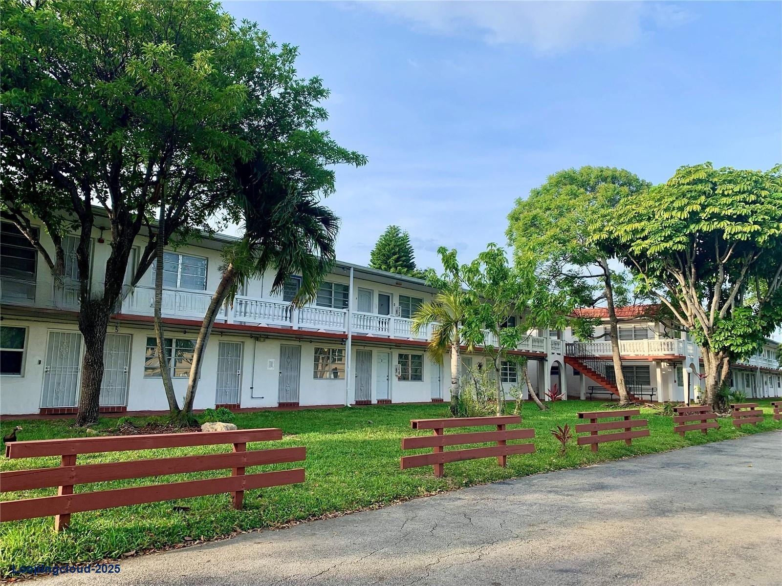 1 Bed Condo 692Feet2 at Miami Gardens