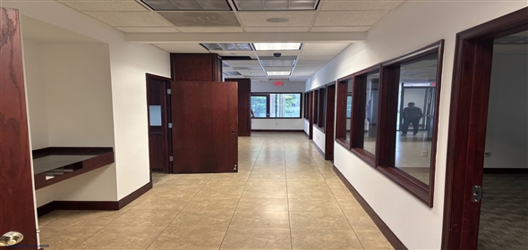 999 Ponce de Leon Coconut Grove Florida, 33134 | Prime Retail Space in The Heart of Coral Gables