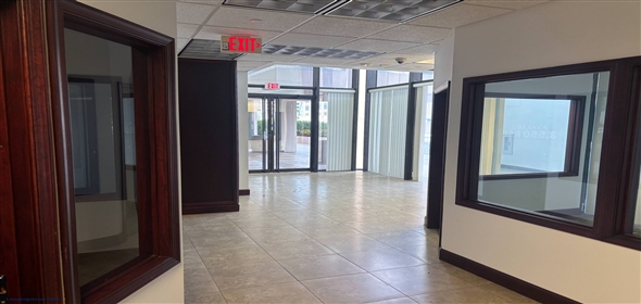 999 Ponce de Leon Coconut Grove Florida, 33134 | Office Sublease Opportunity In The Heart Of Coral Gables