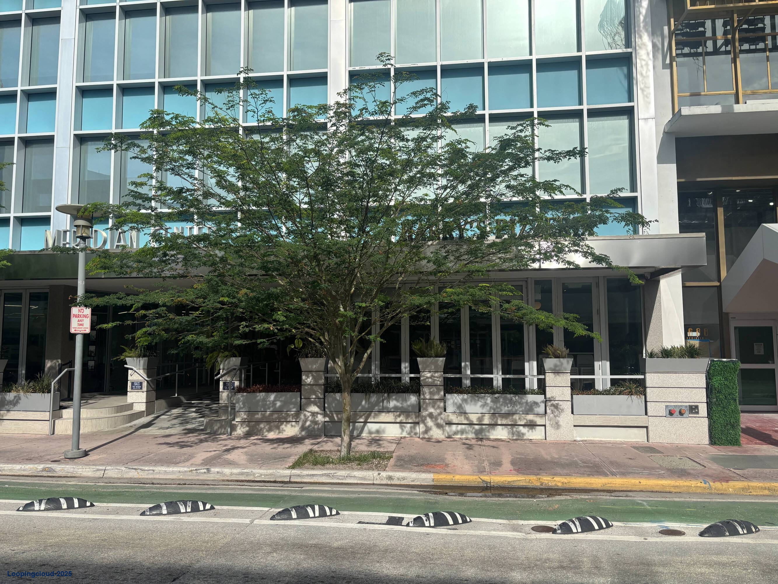 TURN- KEY RESTAURANT IN MIAMI BEACH WITH HIGH VISIBILITY