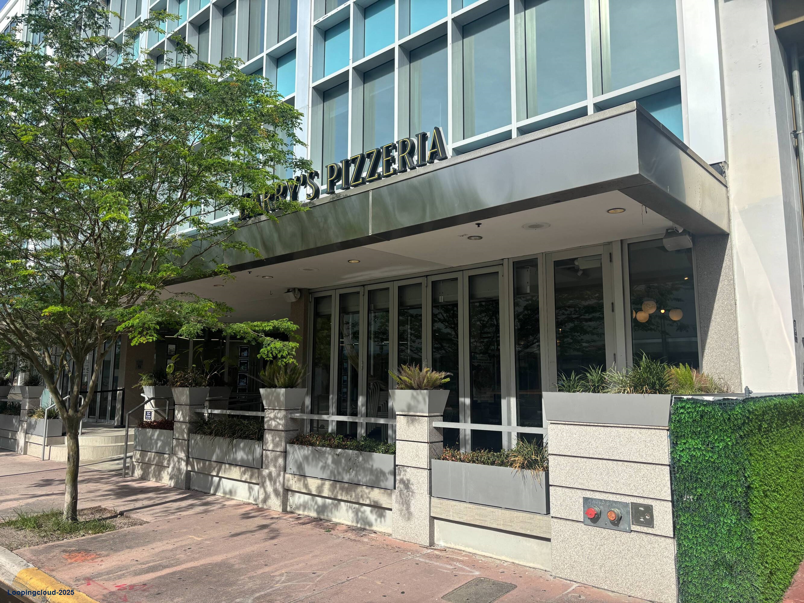 TURN- KEY RESTAURANT IN MIAMI BEACH WITH HIGH VISIBILITY