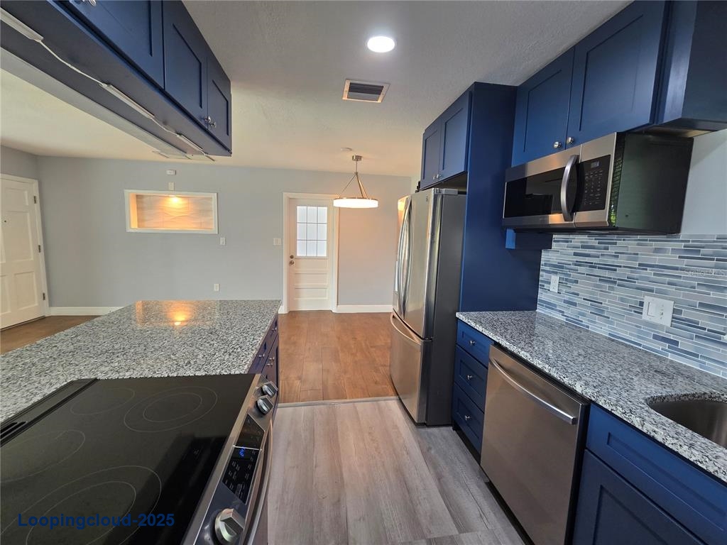 Single Family Residence 3 Bedrooms 1184SqFt at DEBARY