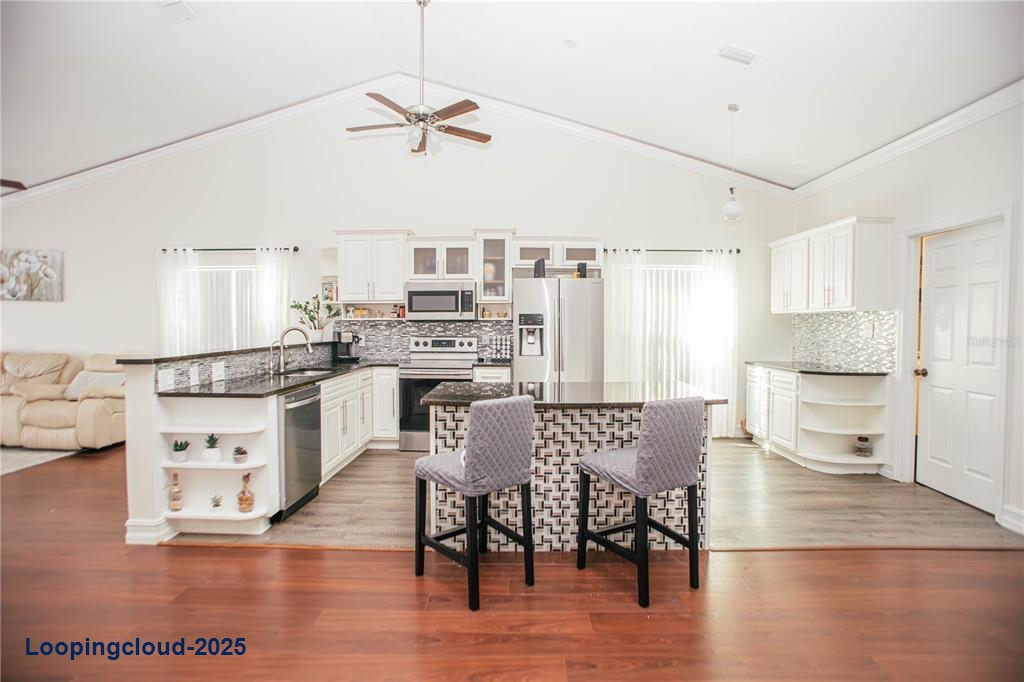 Single Family Residence 3 Bedrooms 1637SqFt at LAKE MARY