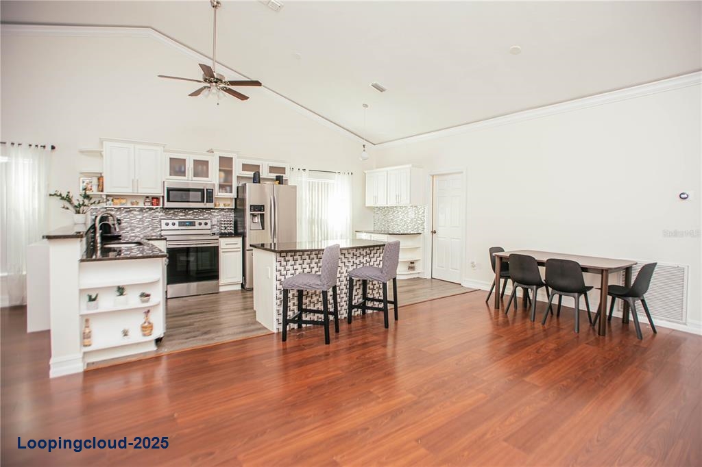 Single Family Residence 3 Bedrooms 1637SqFt at LAKE MARY