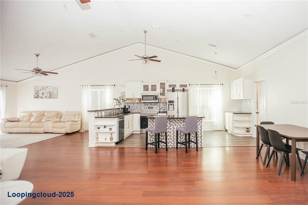 Single Family Residence 3 Bedrooms 1637SqFt at LAKE MARY