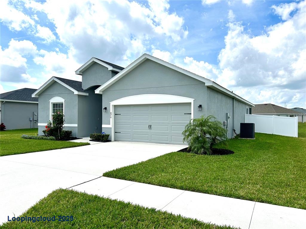 Single Family Residence 4 Bedrooms 2020SqFt at LAKE ALFRED