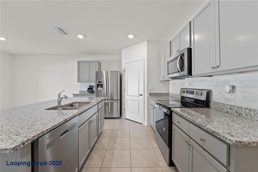 Single Family Residence 4 Bedrooms 1867SqFt at HAINES CITY