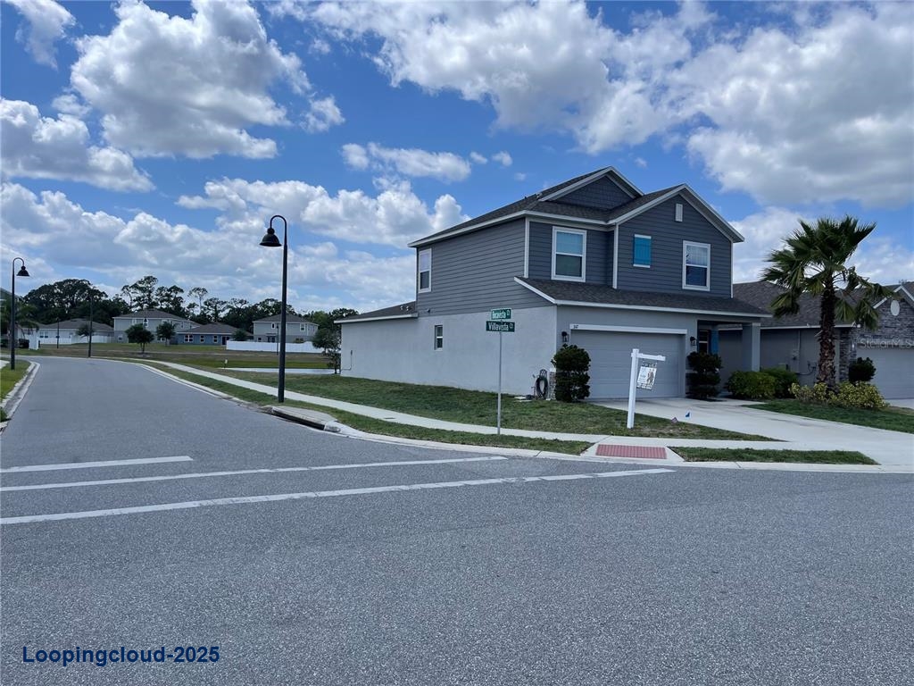 Single Family Residence 5 Bedrooms 2155SqFt at DAVENPORT