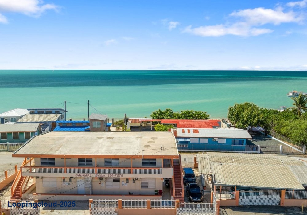 58423,  A 10-Unit Steps to the beach Gem in Combate Beach