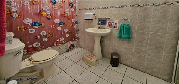 CALLE 8 URB COVADONGA IN3 Toa Baja Puerto Rico, 00949 | Versatile Commercial/Institutional Space in Accessible Residential Area