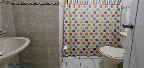 CALLE 8 URB COVADONGA IN3 Toa Baja Puerto Rico, 00949 | Versatile Commercial/Institutional Space in Accessible Residential Area