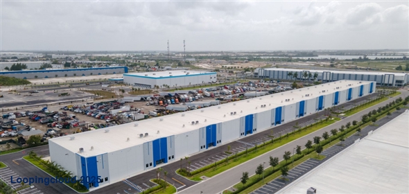 10900 NW 146th Street Hialeah Gardens Florida, 33018 | Beautiful Warehouse Office