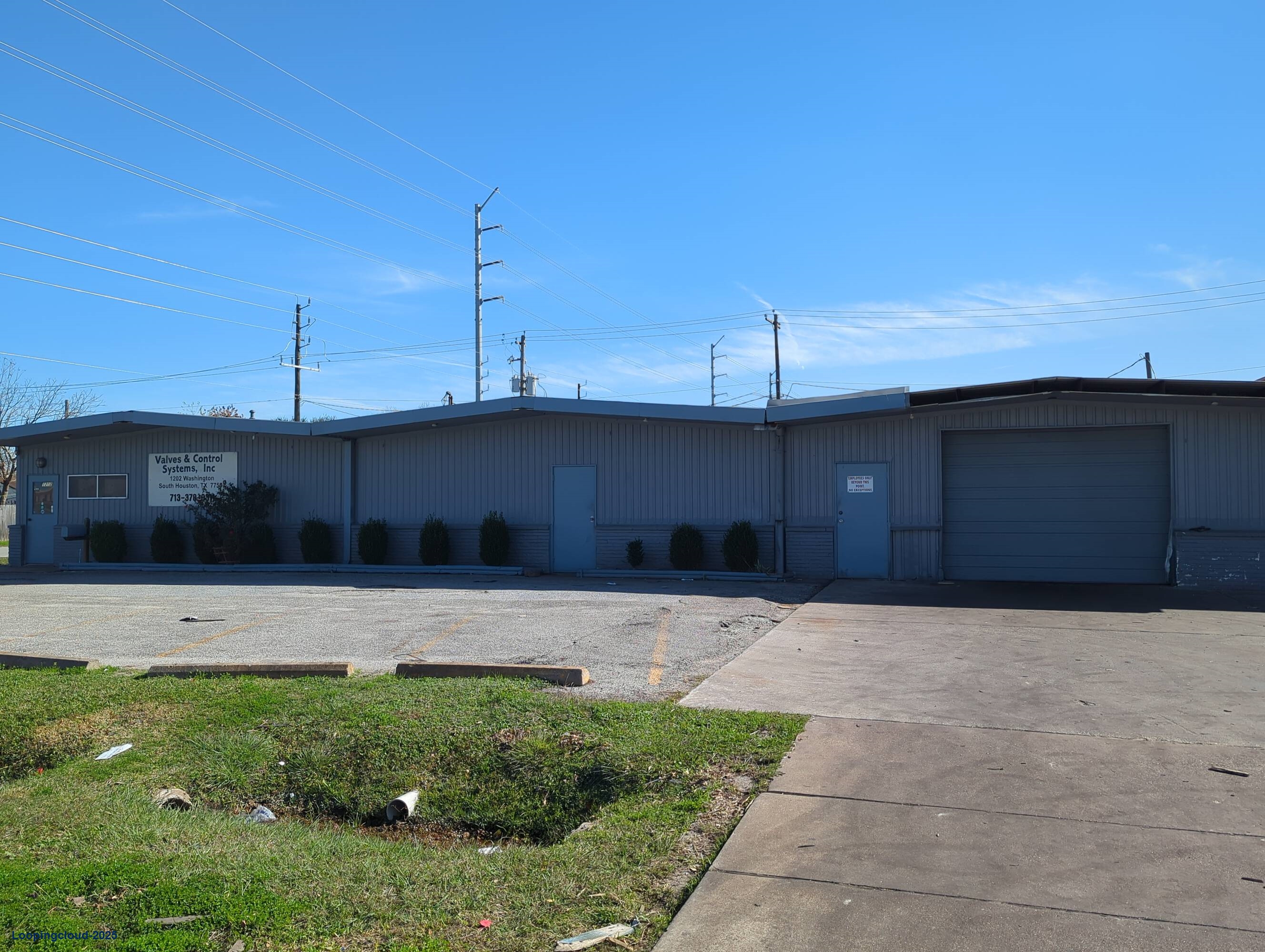 Corner lot Industrial Warehouse in South Houston