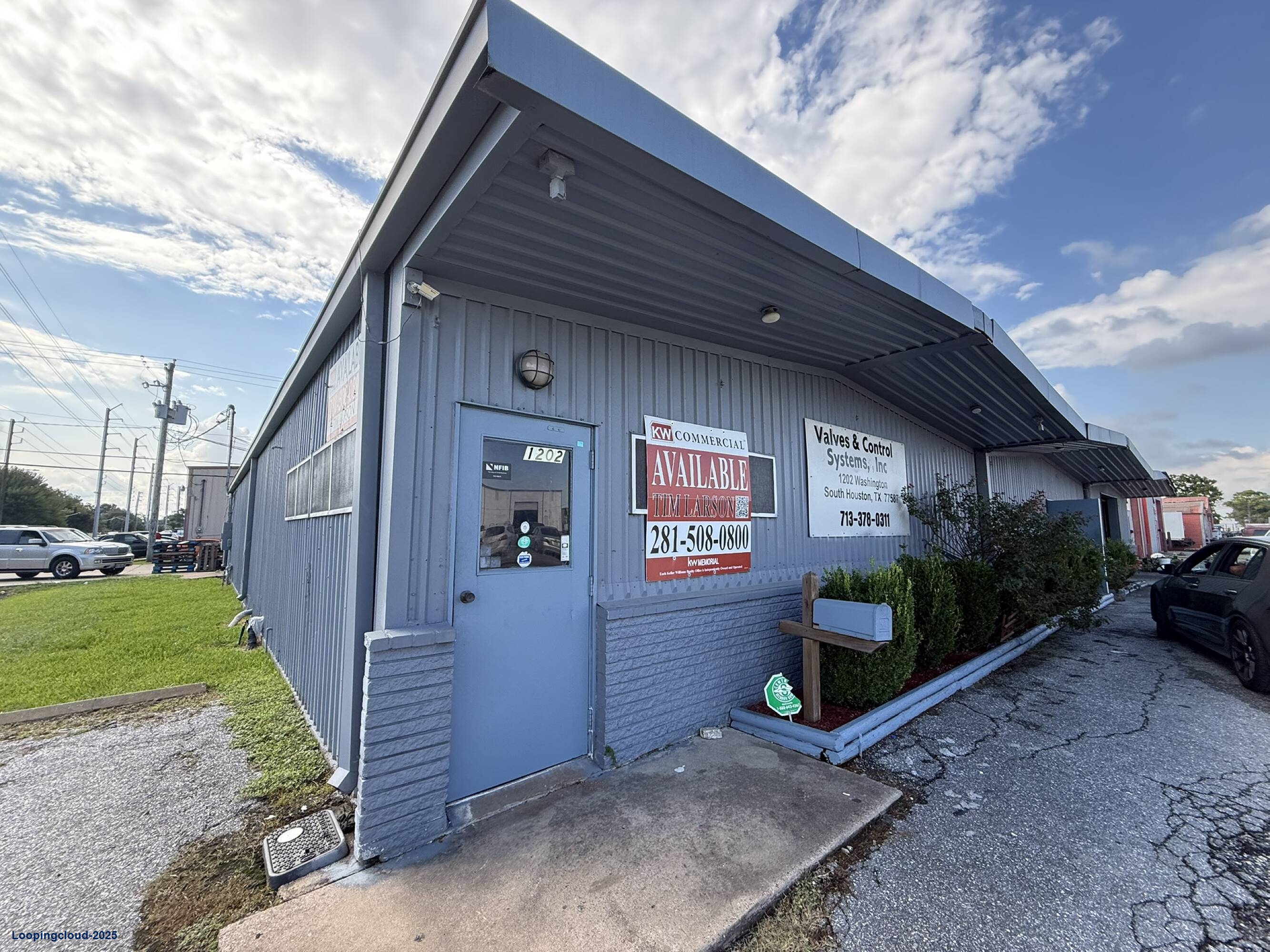 Corner lot Industrial Warehouse in South Houston
