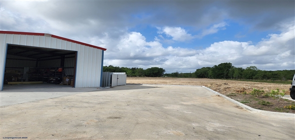 8050 Red Bluff Rd Pasadena Texas, 77507 | Retail Building with a Free-Standing Warehouse Shop