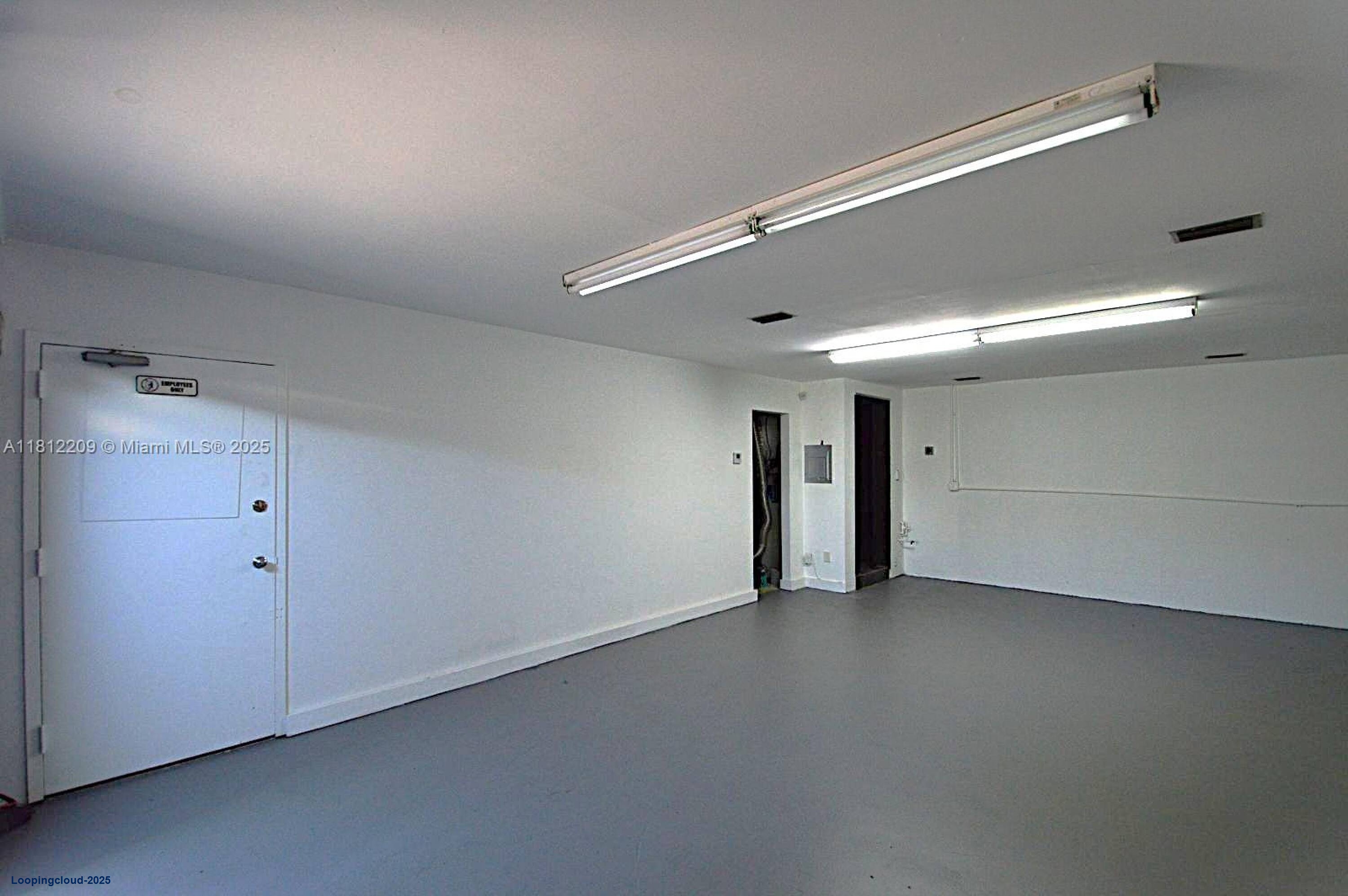 Industrial Warehouse for Lease