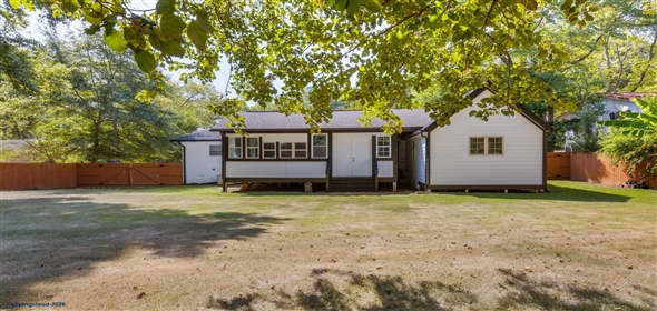 675 Inglewood Drive SE Smyrna Georgia, 30080 | Stunning Mid-Century Modern Ranch Farmhouse