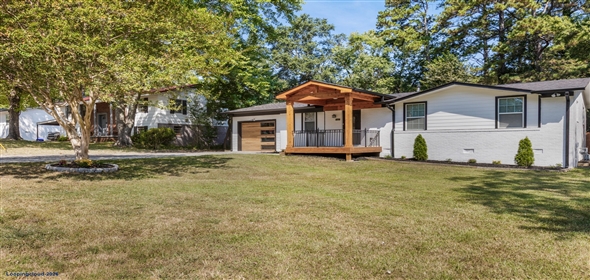 675 Inglewood Drive SE Smyrna Georgia, 30080 | Stunning Mid-Century Modern Ranch Farmhouse