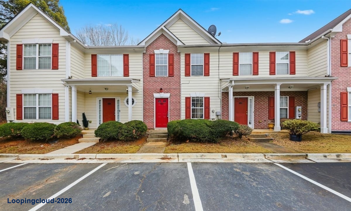 Well-Maintained 2-bed, 2.5-bath Townhome