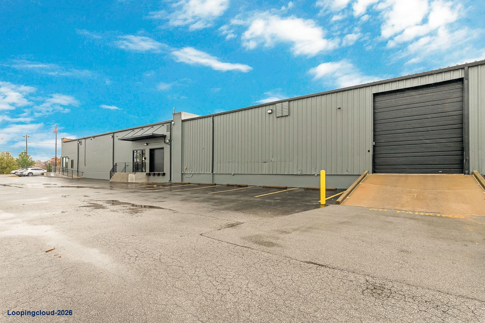 20,000 SF Office & Warehouse with Secure Yard – Ideal Contractor HQ