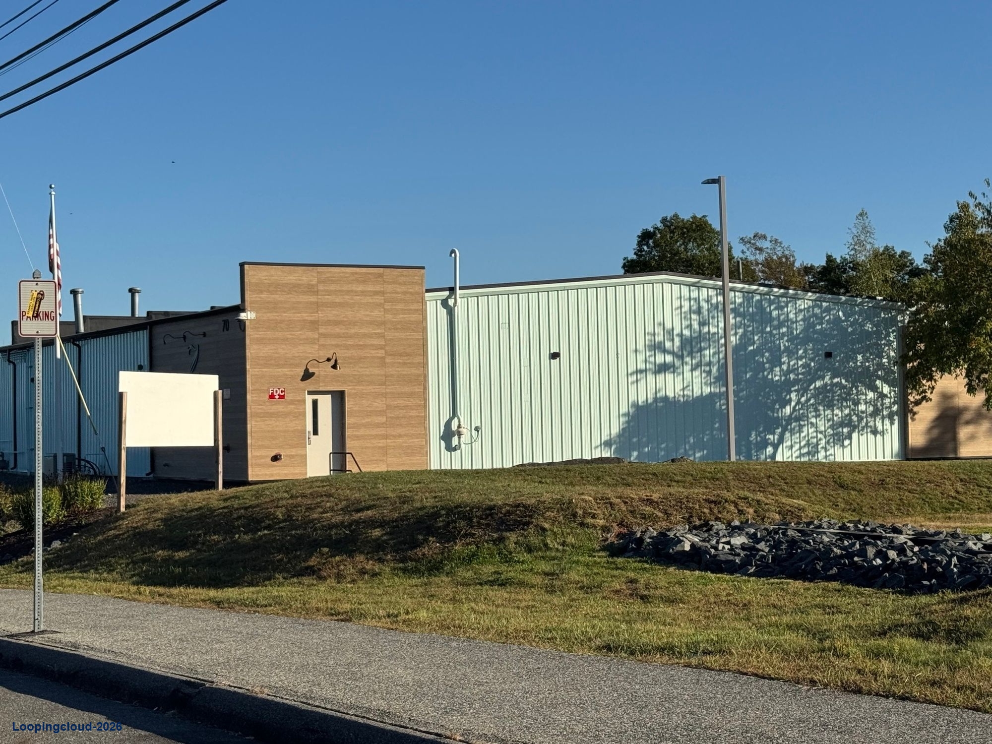 5,802SF NNN Retail/Industrial For Lease