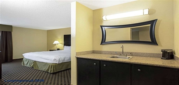 201 E Diamond Drive Salina Kansas, 67401 | La Quinta Inn & Suites I-70 Salina
