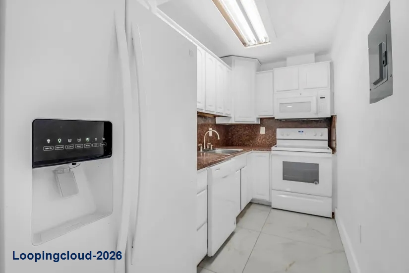 Updated 2/2 Condo in Sunset Villas Phase