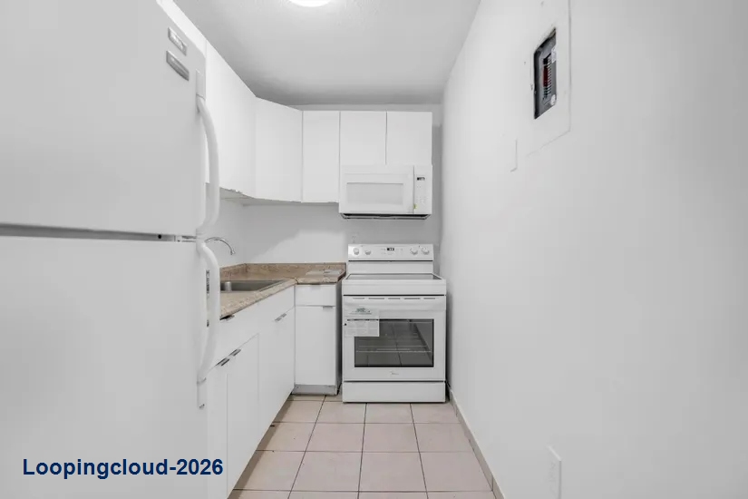 Updated 2/1 Condo in Sunset Villas Phase III