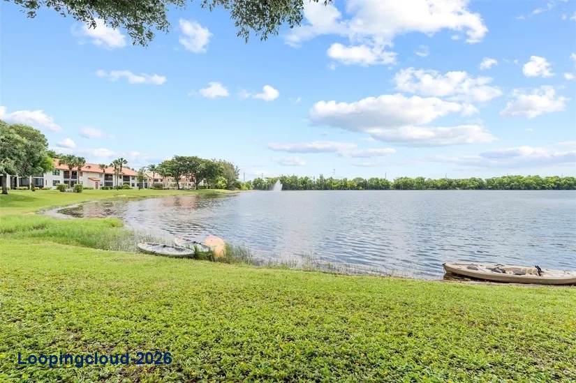 Beautifully Maintained first-floor Condo