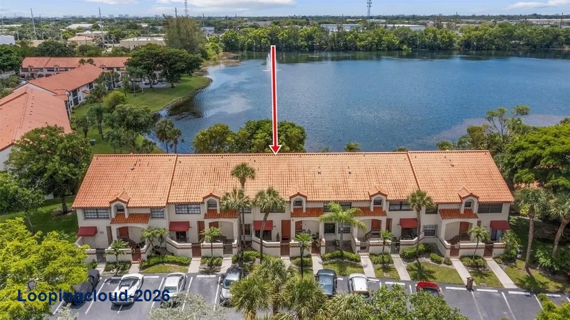 Beautifully Maintained first-floor Condo