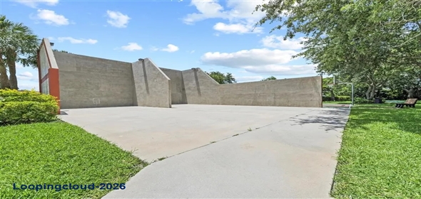 405 Liberty 405 Deerfield Bch Florida, 33442 | Beautifully Maintained first-floor Condo