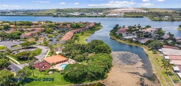 405 Liberty 405 Deerfield Bch Florida, 33442 | Beautifully Maintained first-floor Condo