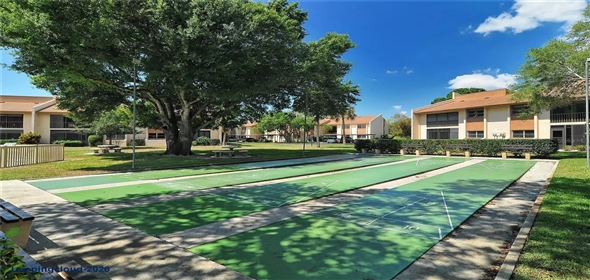 2756 CLUBHOUSE DR #101 Sarasota Florida, 34232 | Exclusive Condominium for Sale