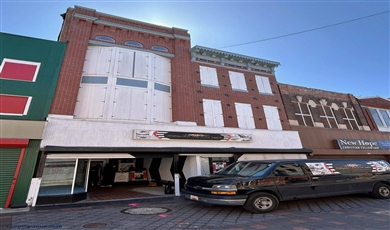 4,453 SF Mixed-Use Retail & Office Building in Perkins Somerset Oldtown
