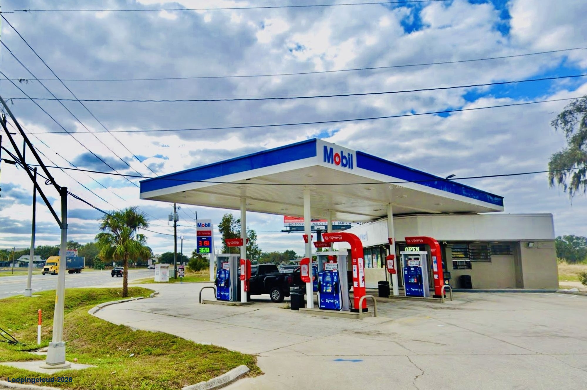 (7.3% CAP RATE) LAKELAND MOBIL W/ GO MARKET C-STORE (20-YEAR NNN LEASE)!
