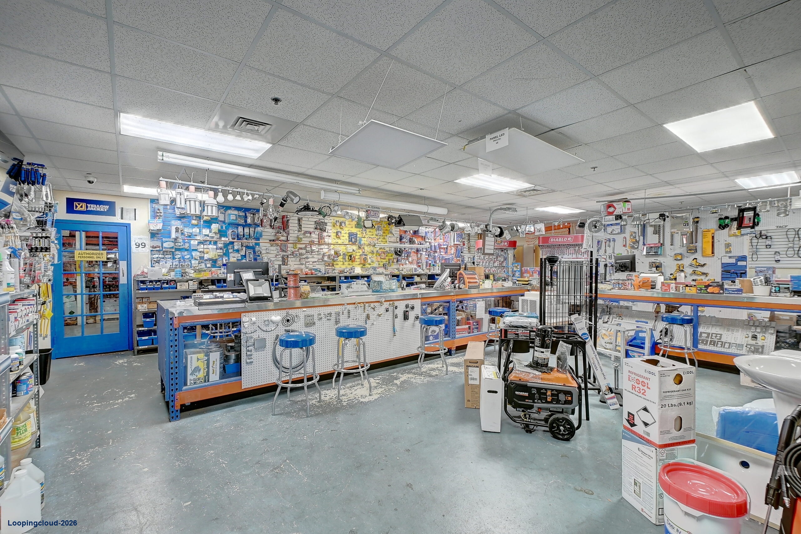 3040 Fowler Street INDUSTRIAL / SHOWROOM FACILITY