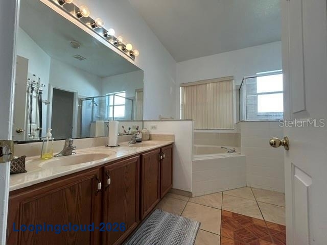 Beautiful 4-Bedroom Home with Open Floor Plan & Screened Lanai in Poinciana, Kissimmee, FL
