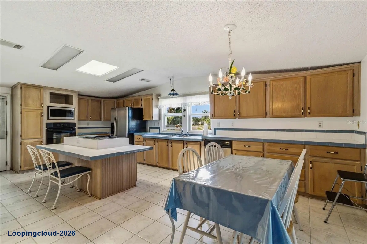 8476 IMPERIAL CIR Palmetto, FL 34221