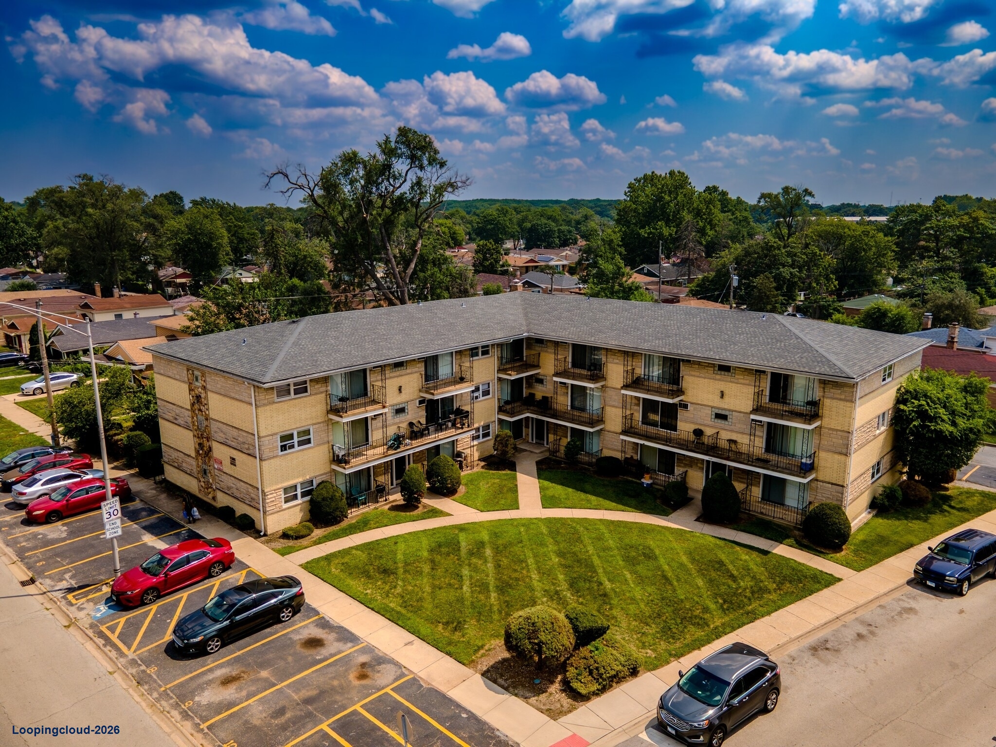 1025 W Vermont St 20 Unit Apartment Building$1,960,000 ($98,000/Unit)7.80% Cap RateCalumet Park, IL 60827