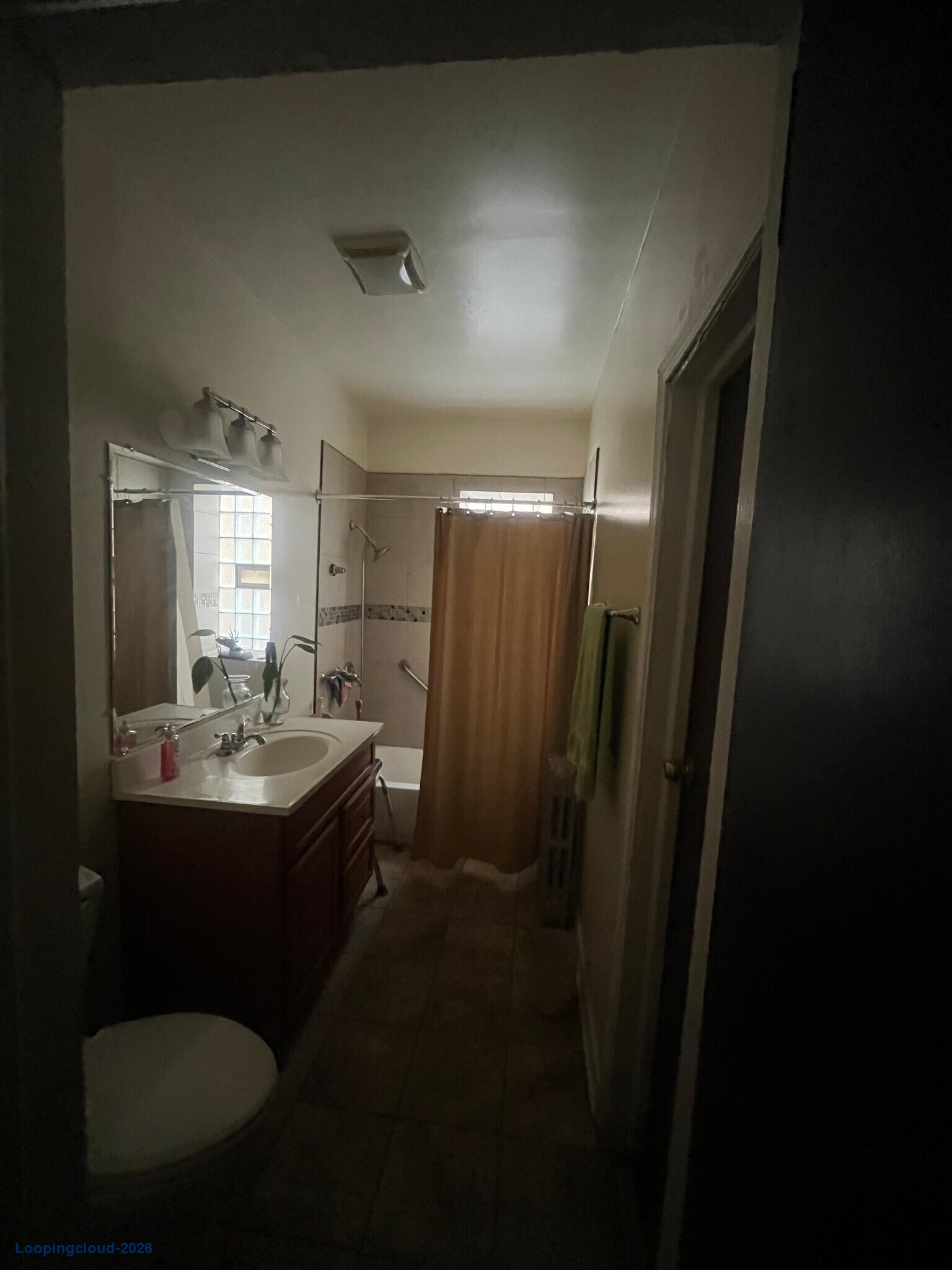 Value-Add 6-Flat Asset – 7951 S Burnham Ave, Chicago, 60617 – $420k