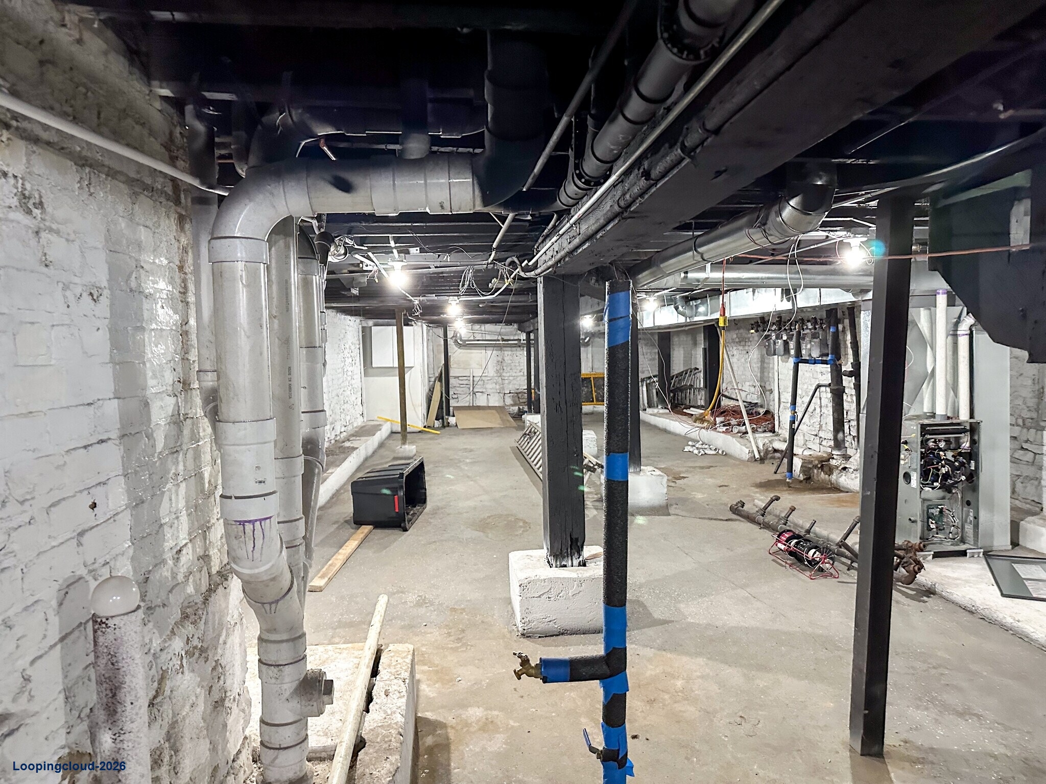 1,100 SF Retail Space for Lease at 8714 S Commercial Ave, Chicago, IL 60617