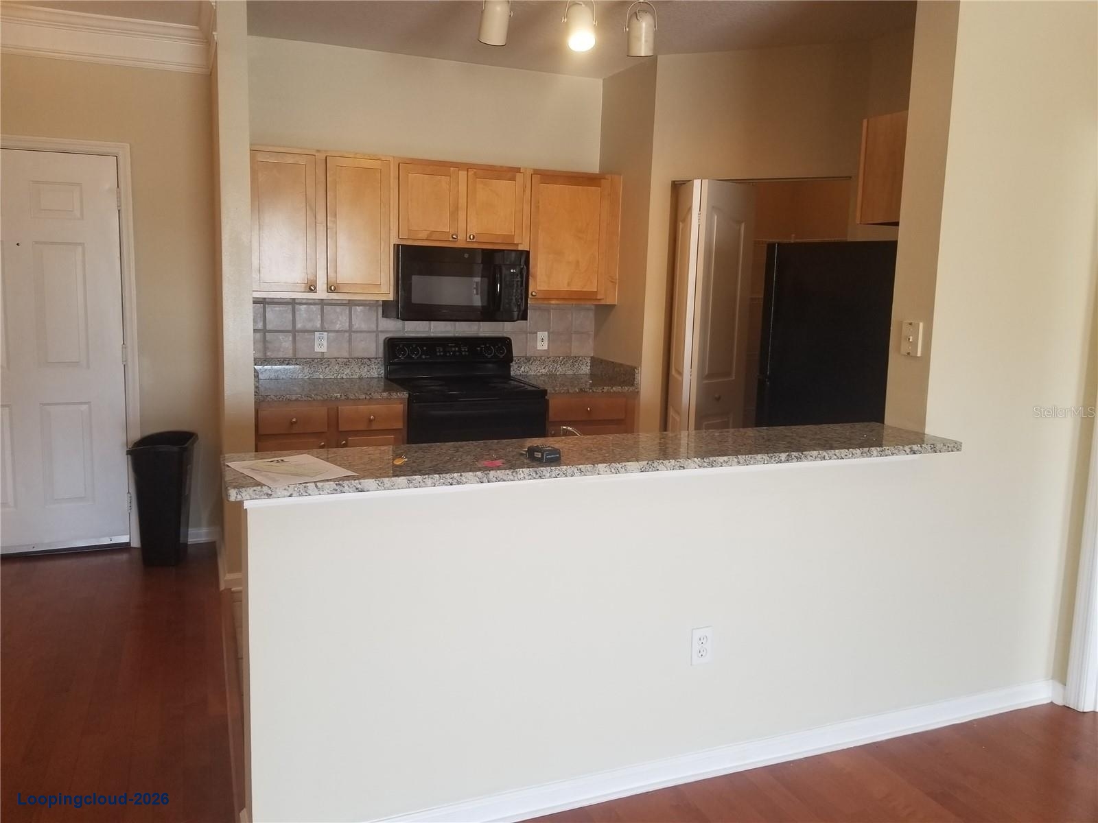 Premium Top-Floor Corner Condo for Rent: 4207 S Dale Mabry Highway #2401, Tampa, FL 33611