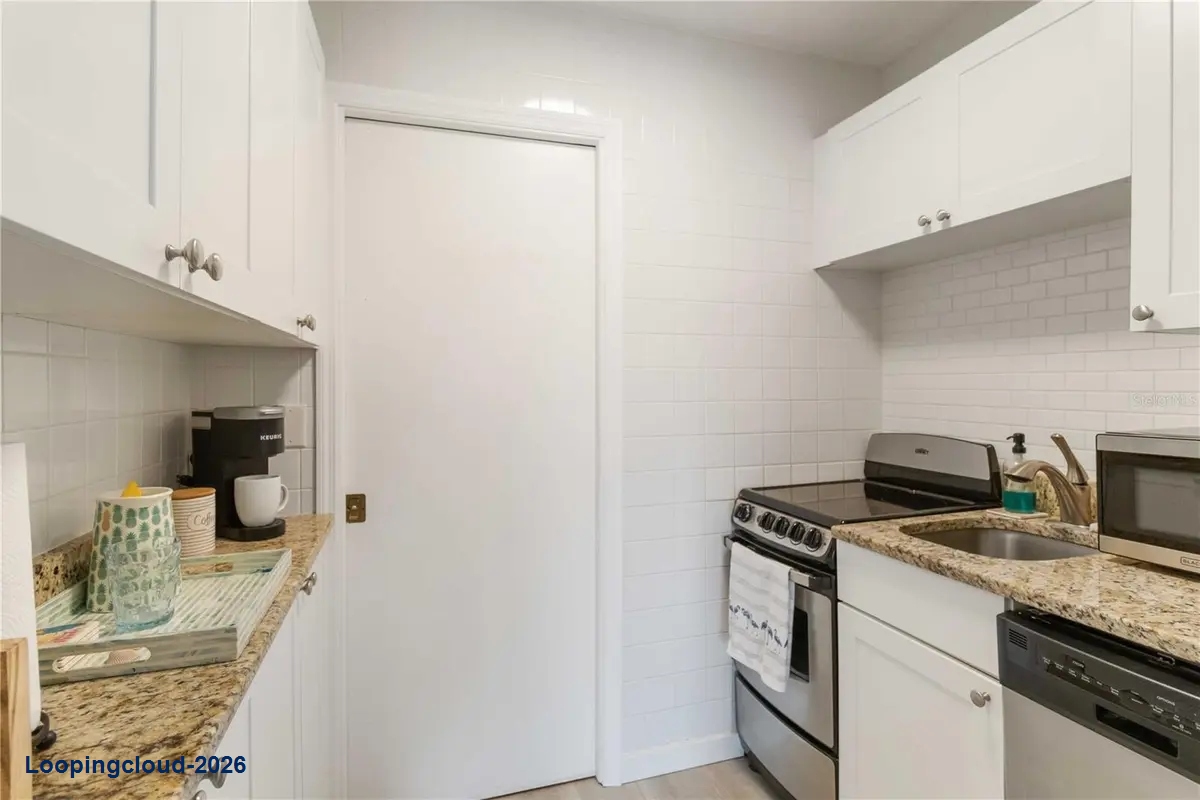 3505 LONGMEADOW #3 Sarasota, FL 34235