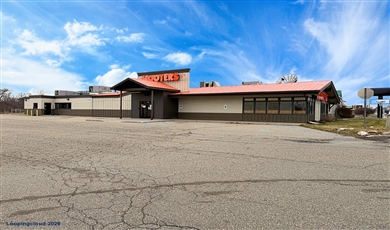 Former HootersFormer Hooters