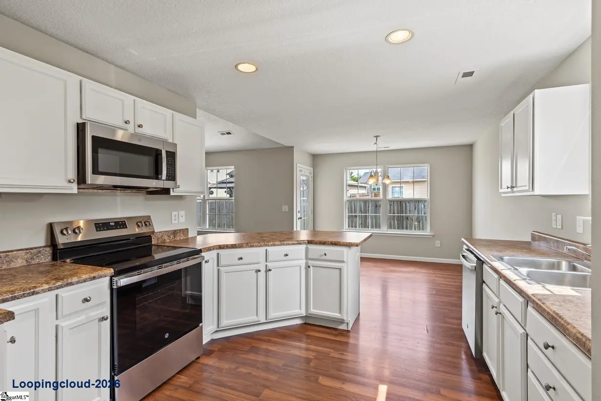 8 Heatherfield Dr, Simpsonville, SC 29680 | Fairview Chase Home