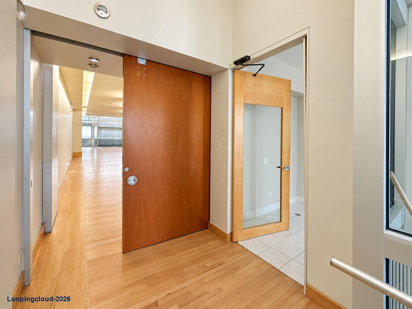 Single-Tenant Office and Retail Space for Lease in Hyde Park, Chicago