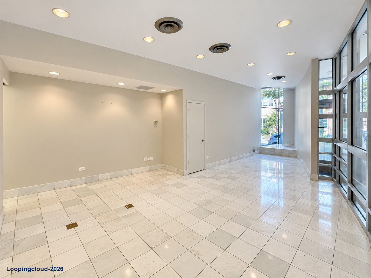 Single-Tenant Office and Retail Space for Lease in Hyde Park, Chicago