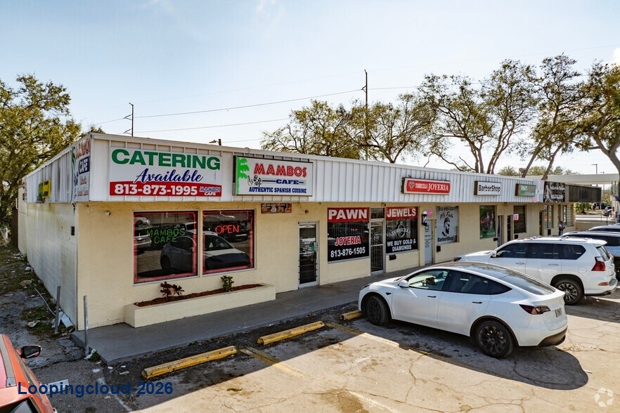 Retail, Service, and Restaurant End-Cap Space for Lease in Florida